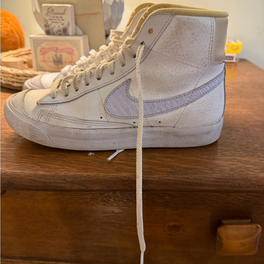 Rare Nike Kids Blazer Mid 77 Easter
